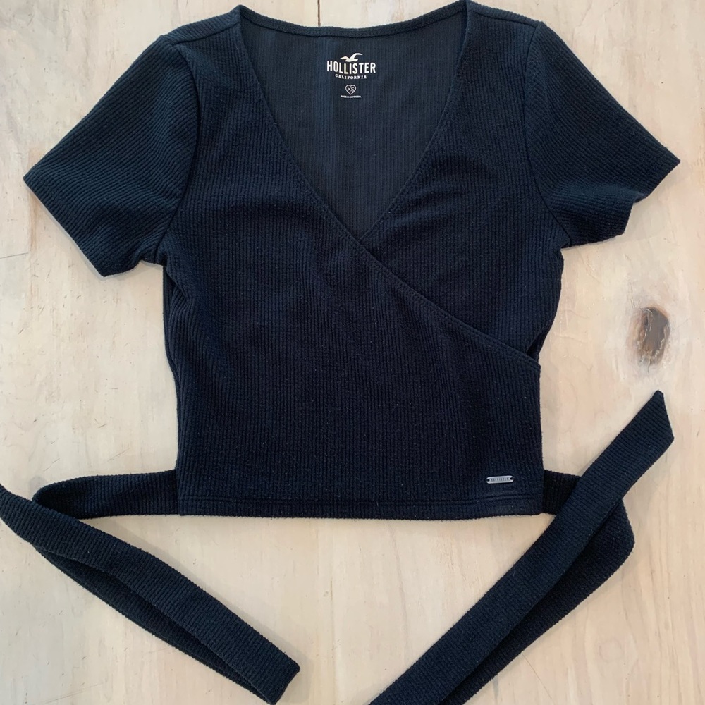 EUC • Beautiful Hollister Wrap Top